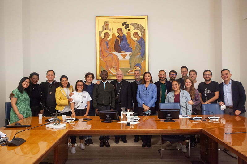 Membro da Família da Esperança participa da abertura do Sínodo dos Bispos, em Roma
