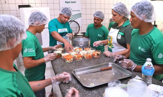 Naturatins e Senar realizam curso de fabricação de doces com frutos do Cerrado