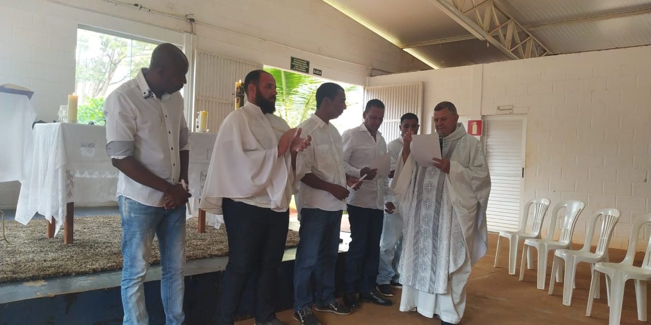 Acolhidos em Itabira (MG) recebem Primeira Eucaristia