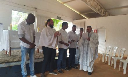 Acolhidos em Itabira (MG) recebem Primeira Eucaristia