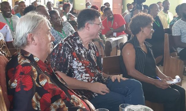 Frei Hans e Nelson participam da Escola GEV, em Cabo Verde