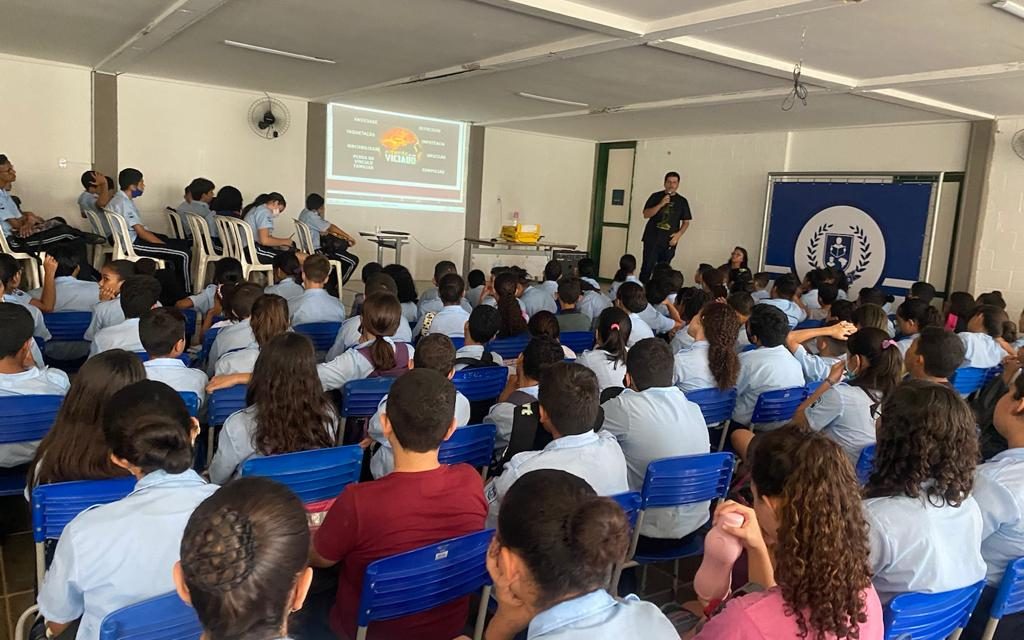 GEV Picos participa de palestra de prevenção às drogas em Colégio Militar