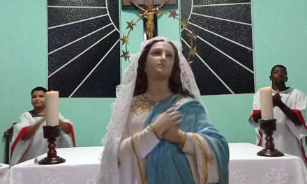 Fazenda de Guarará (MG) encerra mês mariano com coroação de Nossa Senhora