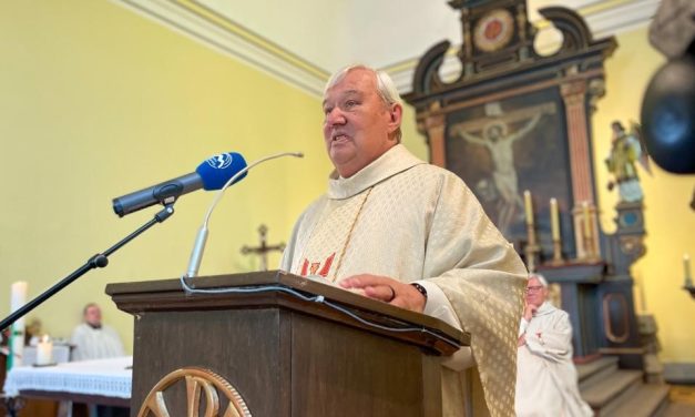 Centenário de convento alemão reverte lucros da festa em doações para a Chitaitai