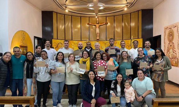 Encontro de padrinhos e madrinhas acontece em Casca (RS)