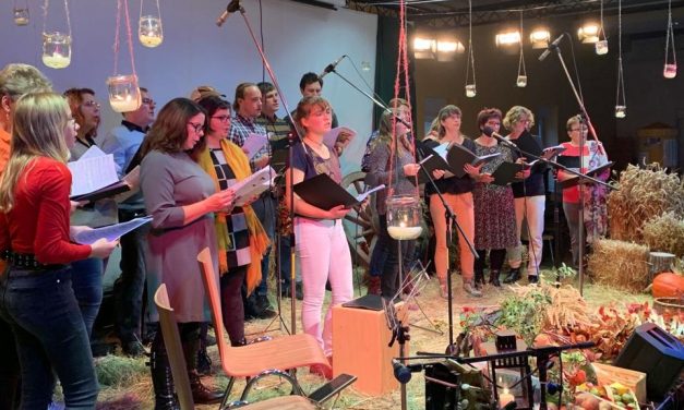 Festa da Colheita reúne centenas de pessoas em Fazenda alemã