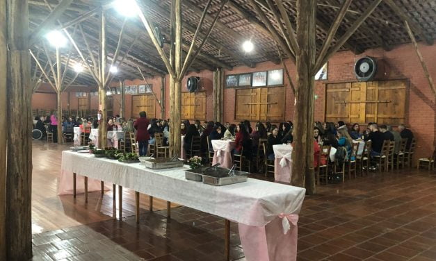 Jantar beneficente de Dia dos Professores destina arrecadações à Fazenda de Casca