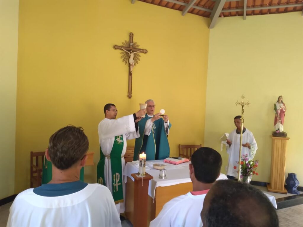 Dom Lauro Sérgio Versiani Barbosa (atual bispo diocesano