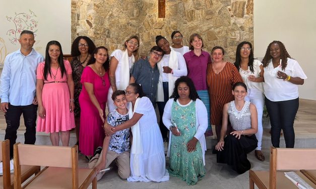 Acolhidas são batizadas em Guaratinguetá (SP)