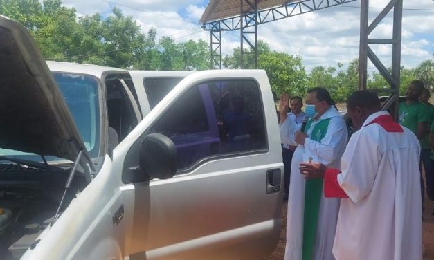 Fazenda de Campo Maior recebe doação de Carro e celebra a conclusão de ano de três acolhidos