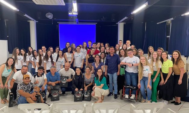 Acolhidos de Chapecó (SC) testemunham em Universidade