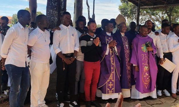 Acolhidos concluem ano e recebem sacramentos na Fazenda da Angola
