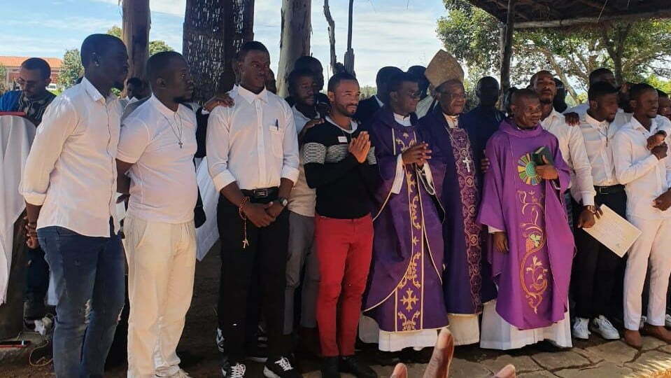 Acolhidos concluem ano e recebem sacramentos na Fazenda da Angola