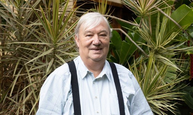 Frei Hans recebe alta de hospital após queda na noite de quarta-feira (21)