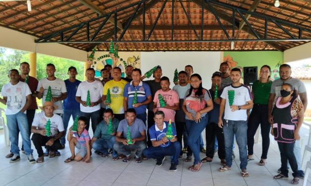 Fazenda da Esperança de Oeiras (PI) realiza oficina de confecção de árvores de Natal com acolhidos