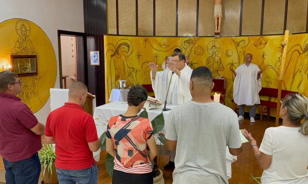 Comunidade de Casca (RS) recebe visita mensal e entrega certificado