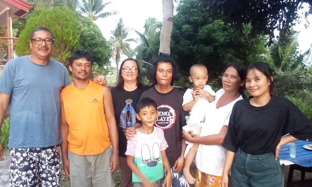 Após 13 anos, menino reencontra casal que o auxiliou após sofrer uma grave queimadura e ser acolhido pela Fazenda