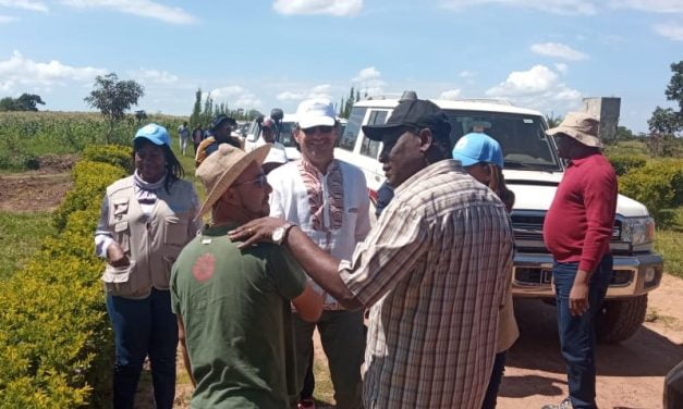 Ministro da Agricultura e Ação Social visita GEV em Angola
