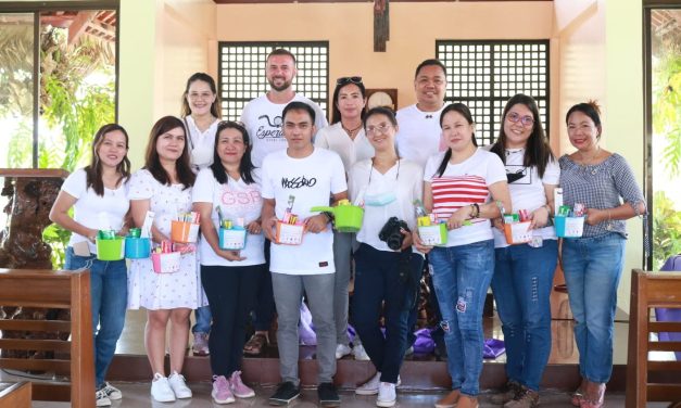 Grupo de professores de Masbate visita Fazenda da Esperança e oferece tratamento dentário gratuito aos acolhidos