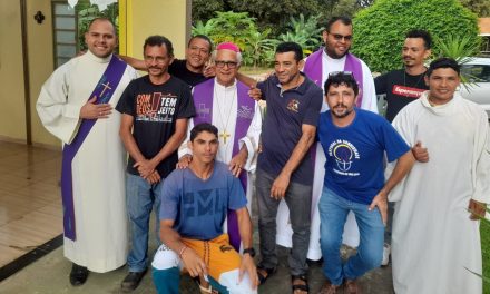 Conclusão de ano de recuperação e visita de bispo marcam dia na Fazenda de Dianópolis