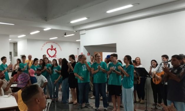 Ação solidária da Paróquia Santa Rita acolhe moradores de rua e oferece mudança de vida a todos, em Vitória (ES)