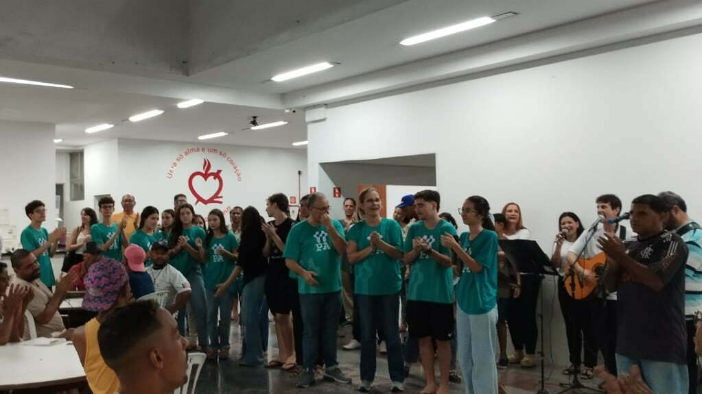 Ação solidária da Paróquia Santa Rita acolhe moradores de rua e oferece mudança de vida a todos, em Vitória (ES)