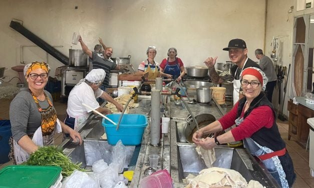 Mondongo da Esperança aquece corpo e coração em ação comunitária