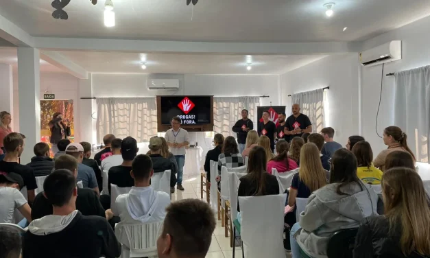 Fazenda de Braga (RS) faz trabalho de prevenção às drogas em escolas da região