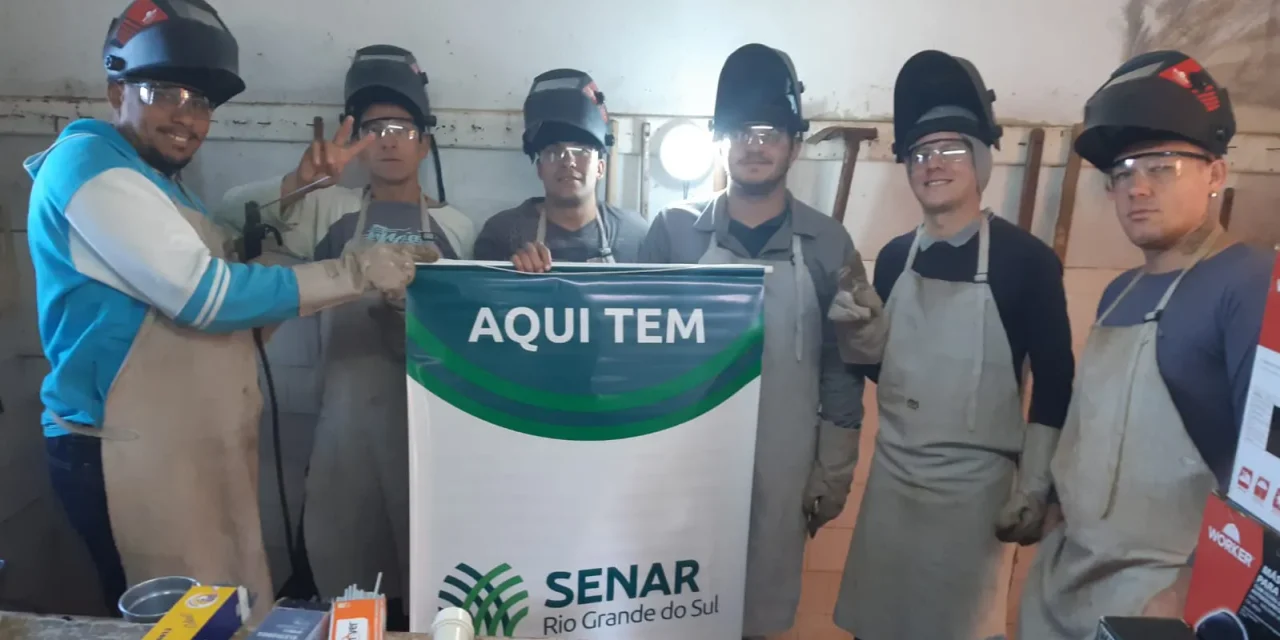 Acolhidos da Fazenda de Braga (RS) recebem curso de soldador rural pelo SENAR