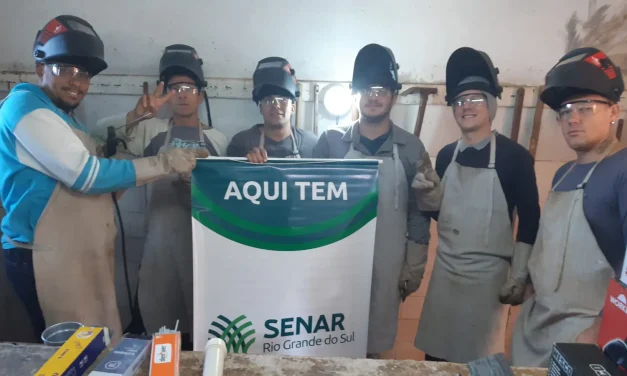 Acolhidos da Fazenda de Braga (RS) recebem curso de soldador rural pelo SENAR