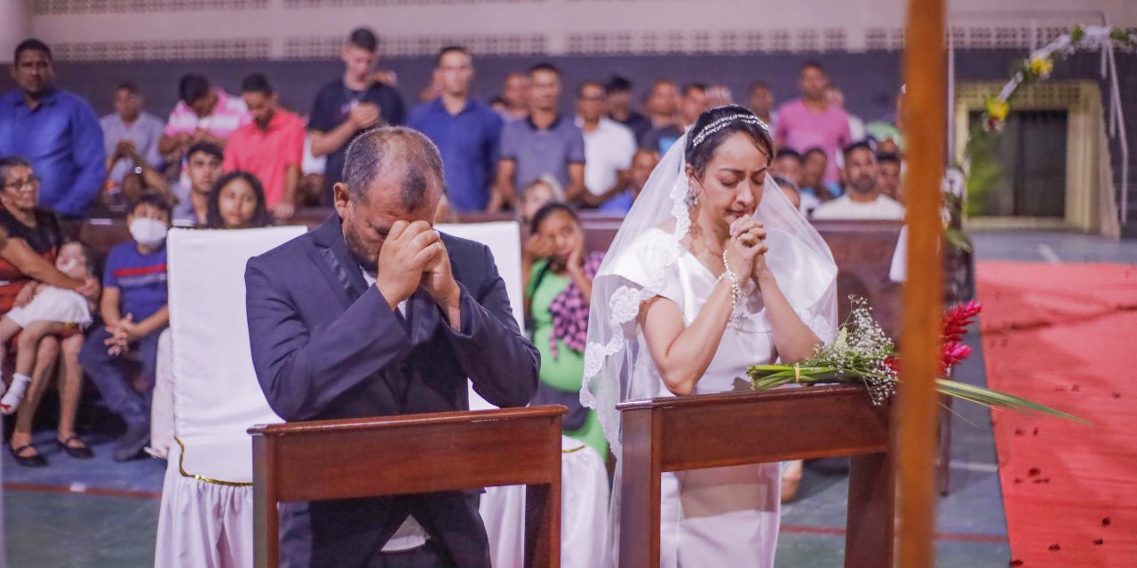 Casal celebra matrimônio antes de assumir missão na Fazenda da Venezuela