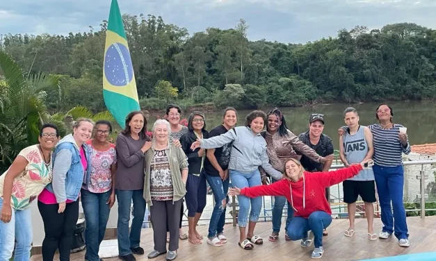 Fazenda de Ibiporã recebe visita de Maria Kondo, doadora da terra onde a unidade foi construída