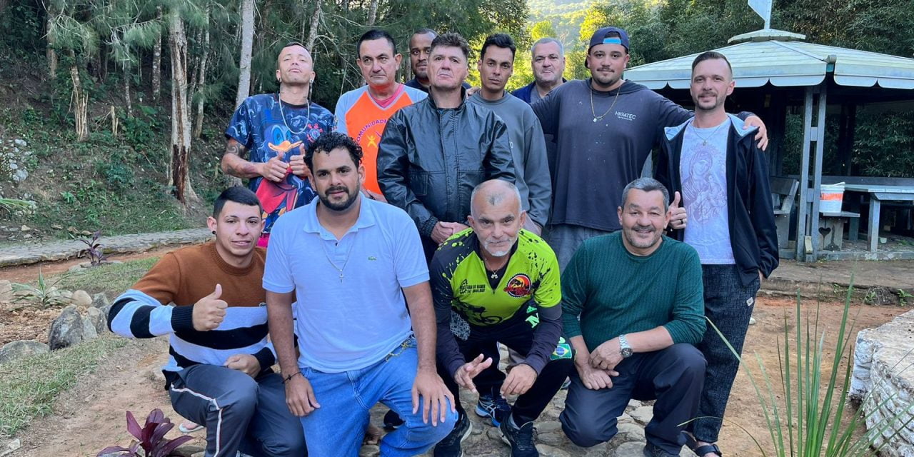 Fazenda da Esperança 40 anos: jovens participam de retiro nas Pedrinhas e se encontram com fundadores