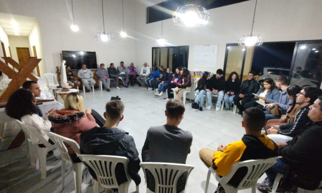 Grupo de jovens “Santificados” realiza Terço Cantado na Fazenda de Itu (SP)