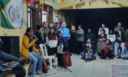 Estudantes e educadores da Escola Marista Lúcia Mayvorne, em Florianópolis, celebram 40 anos da Fazenda