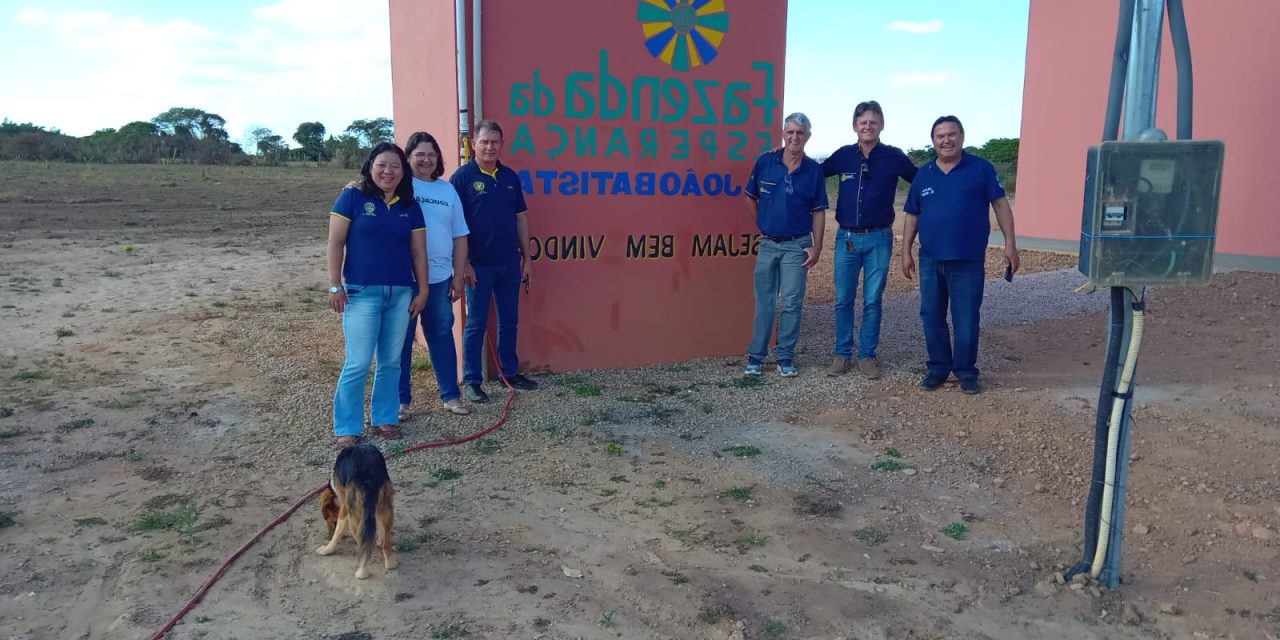 Fazenda de Campo Verde recebe voluntários do Clube Rotary