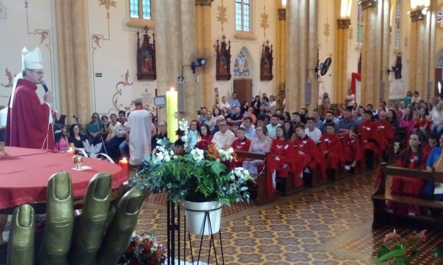 Acolhidos da Fazenda de Casca concluem o ano e recebem o sacramento da crisma