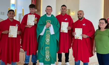 Acolhidos de Braga recebem o sacramento da crisma na Paróquia Santa Catarina