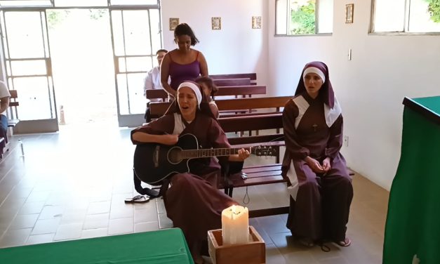 Fazenda de Várzea de Palma (MG) realiza tarde de louvor e adoração