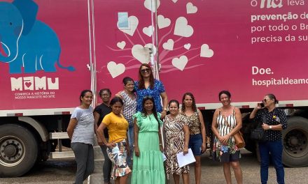 Acolhidas da Fazenda de Palmas participam de ação de prevenção ao câncer de mama