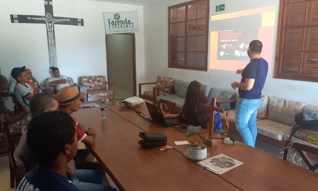 Dentista promove palestra na Fazenda da Berizal