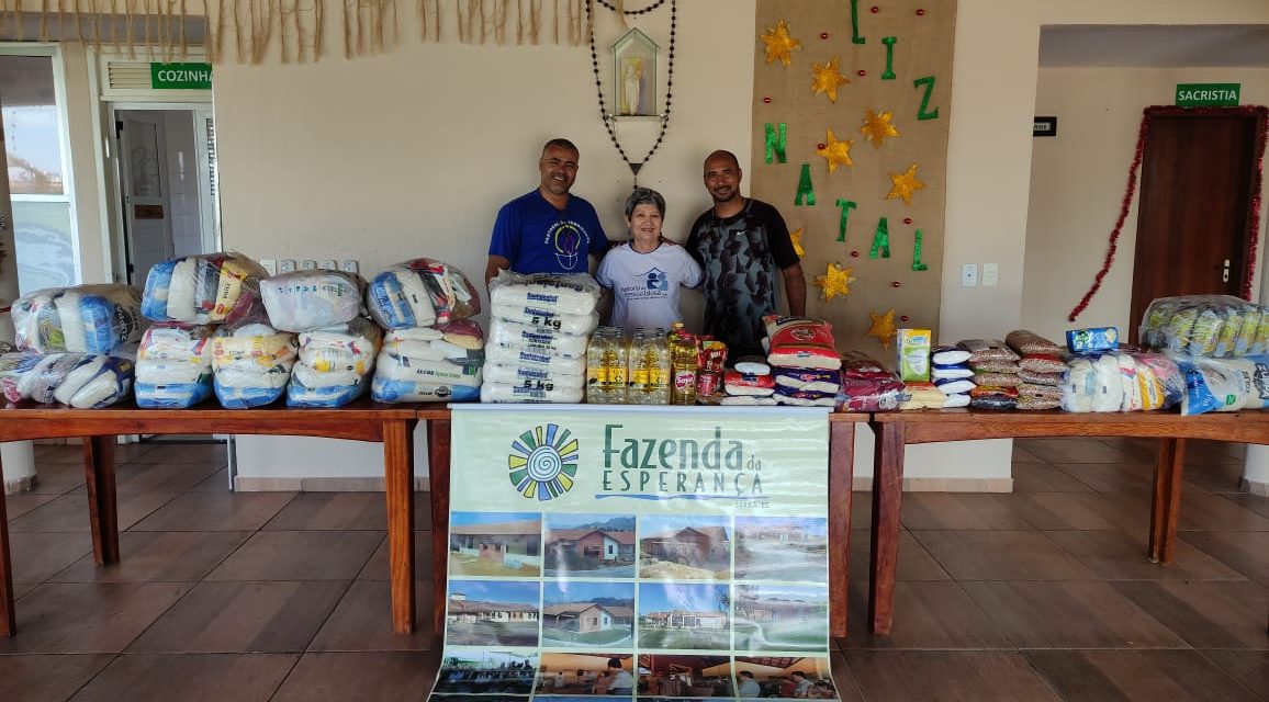 Membros de pastorais sociais visitam Fazenda de Serra (ES) e entregam doações