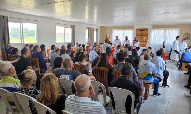 Fazenda de Pindamonhangaba realiza almoço de fim de ano com familiares dos acolhidos