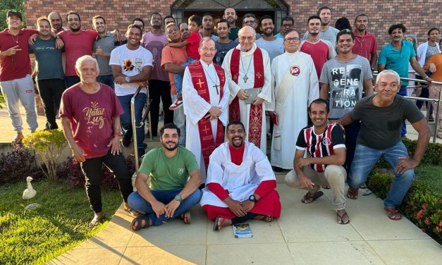 Dom Dino Marchió e Dom Francisco Biasin celebram na Fazenda da Esperança em Alhandra