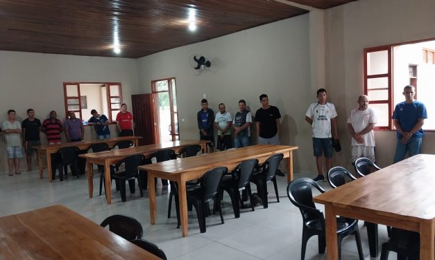 Acolhidos da Fazenda em Poconé participam de palestra sobre combate e prevenção às drogas