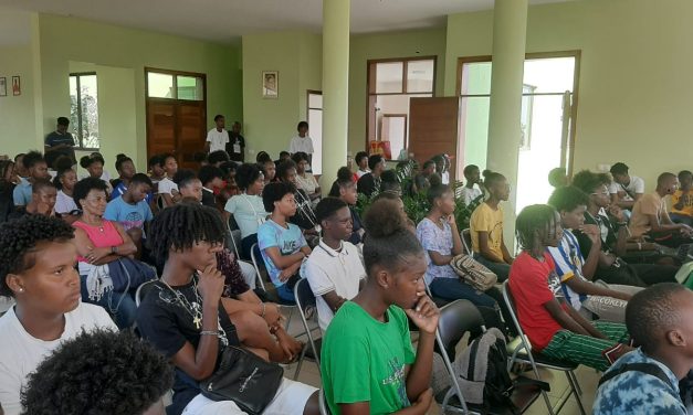 Jovens crismandos visitam a Fazenda da Esperança em Cabo Verde