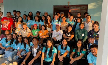 No mês da mulher, grupo de jovens promove ação na Fazenda Santa Clara, na Guatemala
