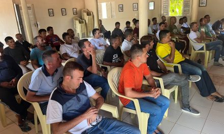 Psicóloga realiza palestra aos acolhidos da Fazenda em Serra do Mel
