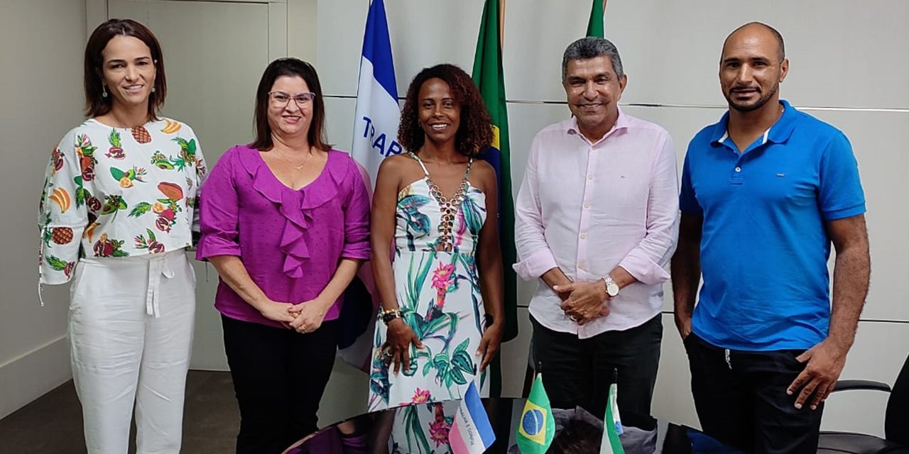 Em Serra (ES), responsável da Fazenda da Esperança se reúne com prefeito e secretárias