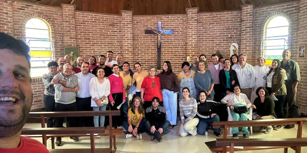 No Uruguai, membros do Grupo Esperança Viva se reúnem em retiro